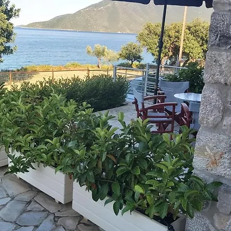 Light Blue 2 * Poúlithra