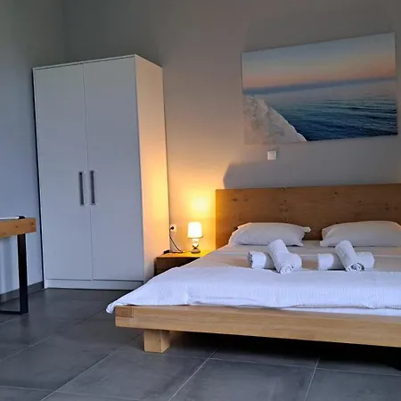 Light Blue 2 * Poúlithra