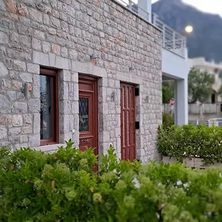 Light Blue 2 * Poúlithra