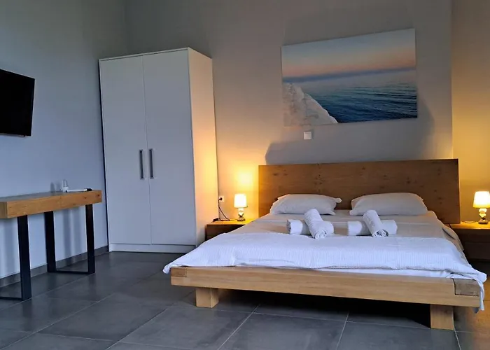 Light Blue 2 * Poúlithra